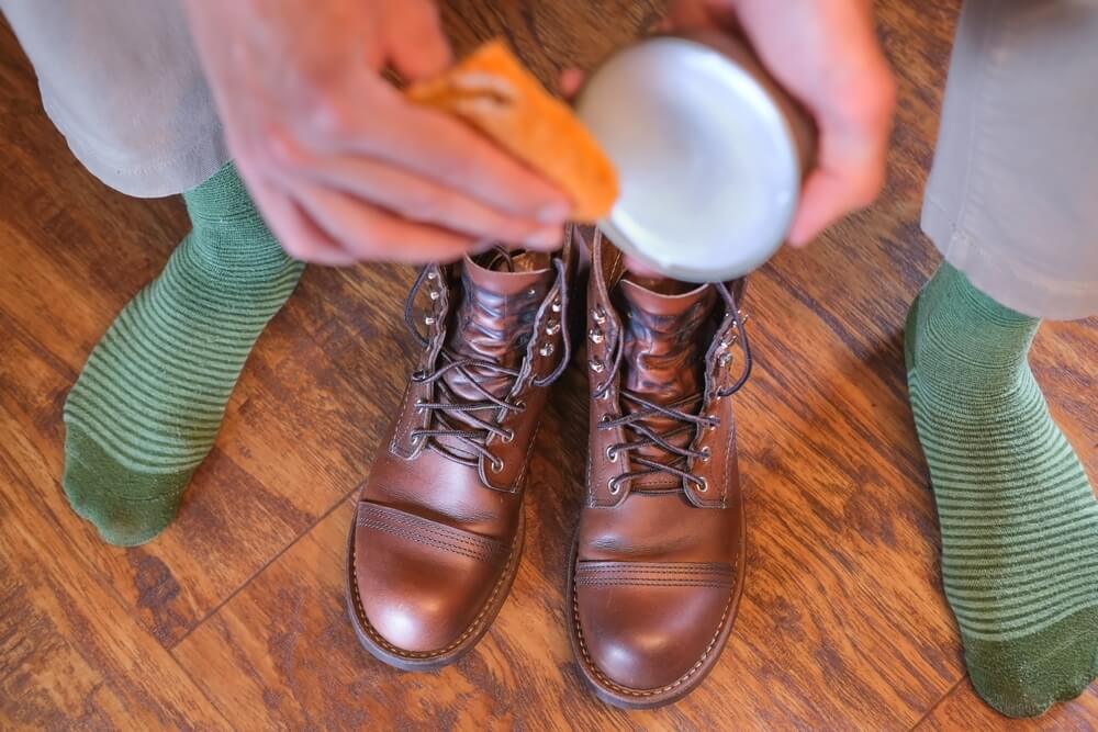using mink oil on boots