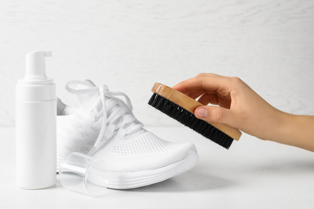 common mistakes to avoid when cleaning shoes