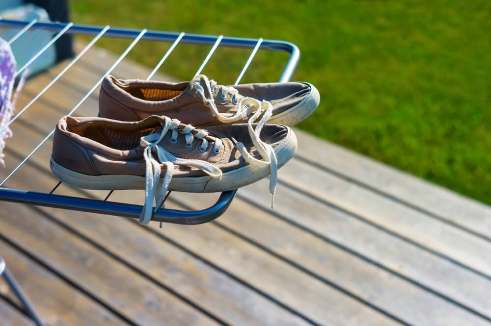 Drying store wet shoes