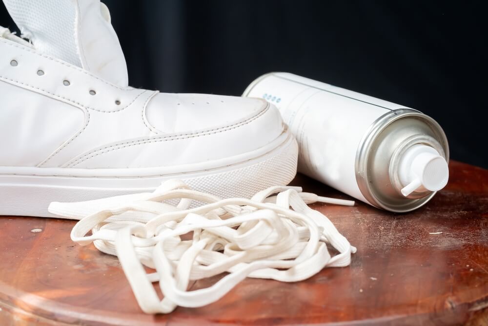 cleaning white sneakers 